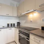Urban Chic - Modern And Cozy - Location - Pereca Apartmán *