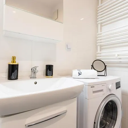 Chic Apartments - Modern And Cozy - Central Location - Pereca Apartment Warsaw