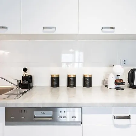 Chic Apartments - Modern And Cozy - Central Location - Pereca