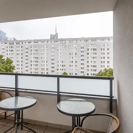 Urban Chic - Modern And Cozy - Location - Pereca