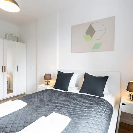 Urban Chic - Modern And Cozy - Location - Pereca