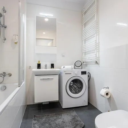 Chic Apartments - Modern And Cozy - Central Location - Pereca