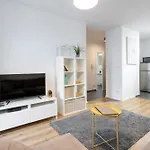 Urban Chic - Modern And Cozy - Location - Pereca