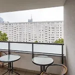 Urban Chic - Modern And Cozy - Location - Pereca