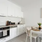 Urban Chic - Modern And Cozy - Location - Pereca Apartment Warsaw