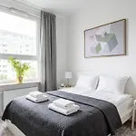 Urban Chic - Modern And Cozy - Location - Pereca Apartment