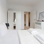 Urban Chic - Modern And Cozy - Location - Pereca *
