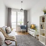 Urban Chic - Modern And Cozy - Location - Pereca Apartment