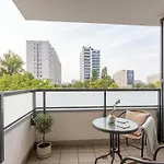 Urban Chic - Modern And Cozy - Location - Pereca *