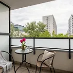 Urban Chic - Modern And Cozy - Location - Pereca Apartment