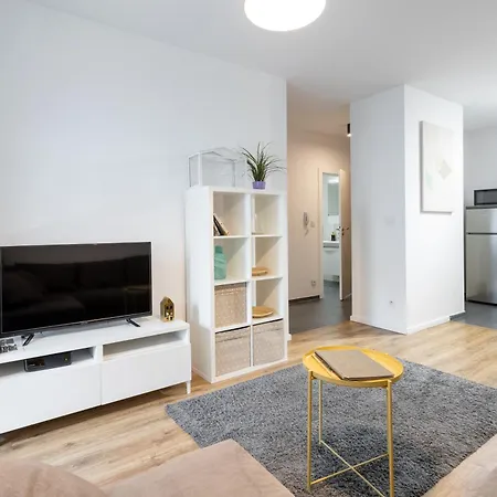 Urban Chic - Modern And Cozy - Location - Pereca