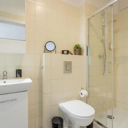 Urban Chic - Modern And Cozy - Location - Pereca