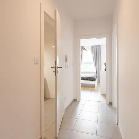 Urban Chic - Modern And Cozy - Location - Pereca