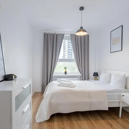 Urban Chic - Modern And Cozy - Location - Pereca