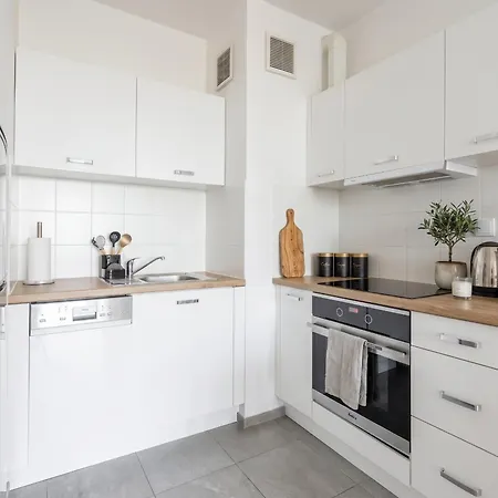Urban Chic - Modern And Cozy - Location - Pereca *