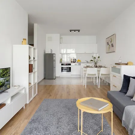 Urban Chic - Modern And Cozy - Location - Pereca