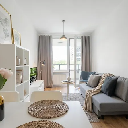 Urban Chic - Modern And Cozy - Location - Pereca