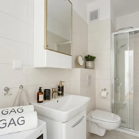 Urban Chic - Modern And Cozy - Location - Pereca *