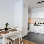 Urban Chic - Modern And Cozy - Location - Pereca *