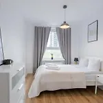 Urban Chic - Modern And Cozy - Location - Pereca