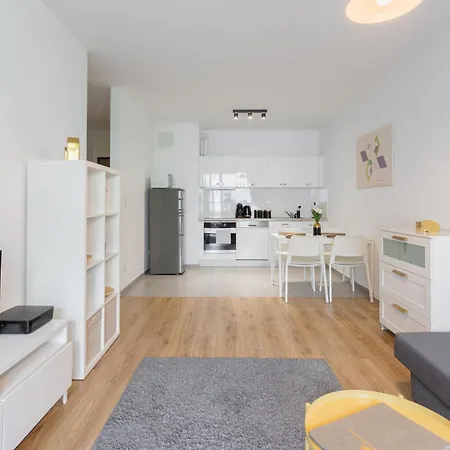 Urban Chic - Modern And Cozy - Location - Pereca Apartment