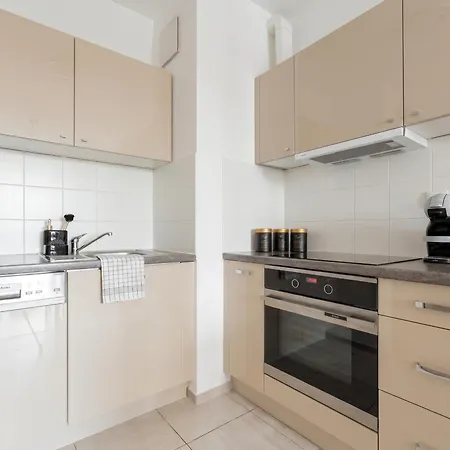 Urban Chic - Modern And Cozy - Location - Pereca ורשה