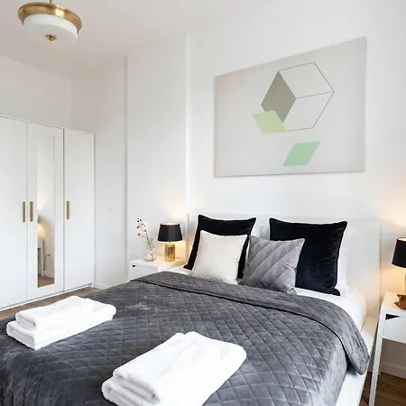 Urban Chic - Modern And Cozy - Location - Pereca *