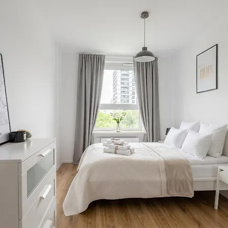 Urban Chic - Modern And Cozy - Location - Pereca ורשה