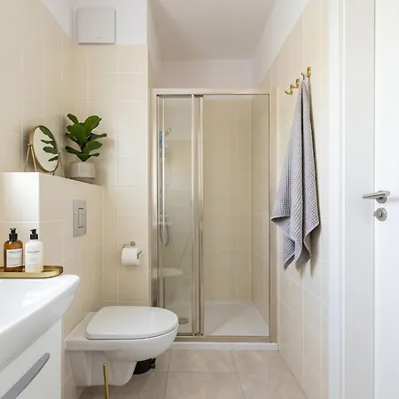 Urban Chic - Modern And Cozy - Location - Pereca *