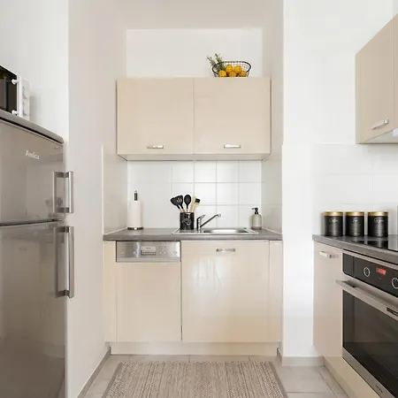 Urban Chic - Modern And Cozy - Location - Pereca * ורשה