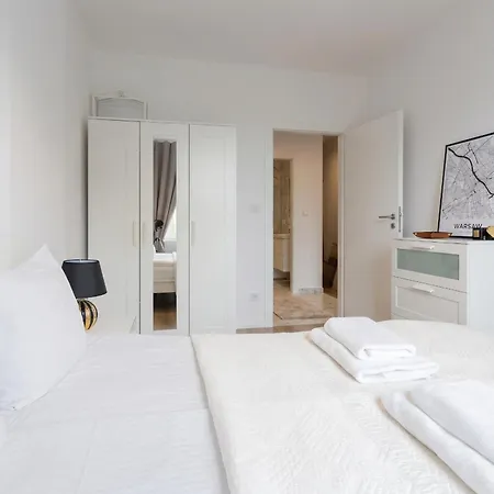 Urban Chic - Modern And Cozy - Location - Pereca *