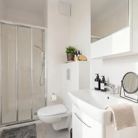Urban Chic - Modern And Cozy - Location - Pereca